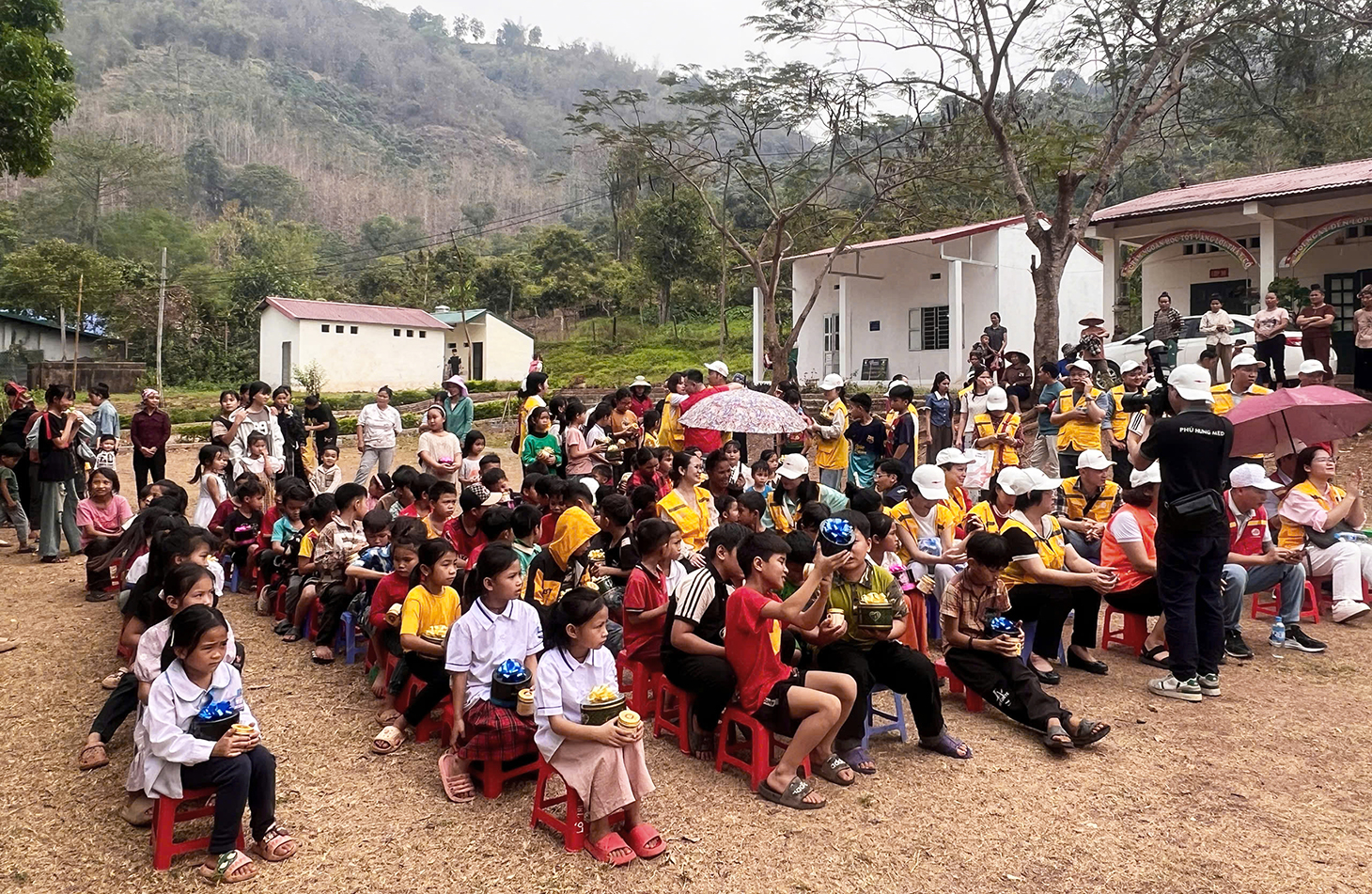 Nguyễn Hồng tham gia chương trình