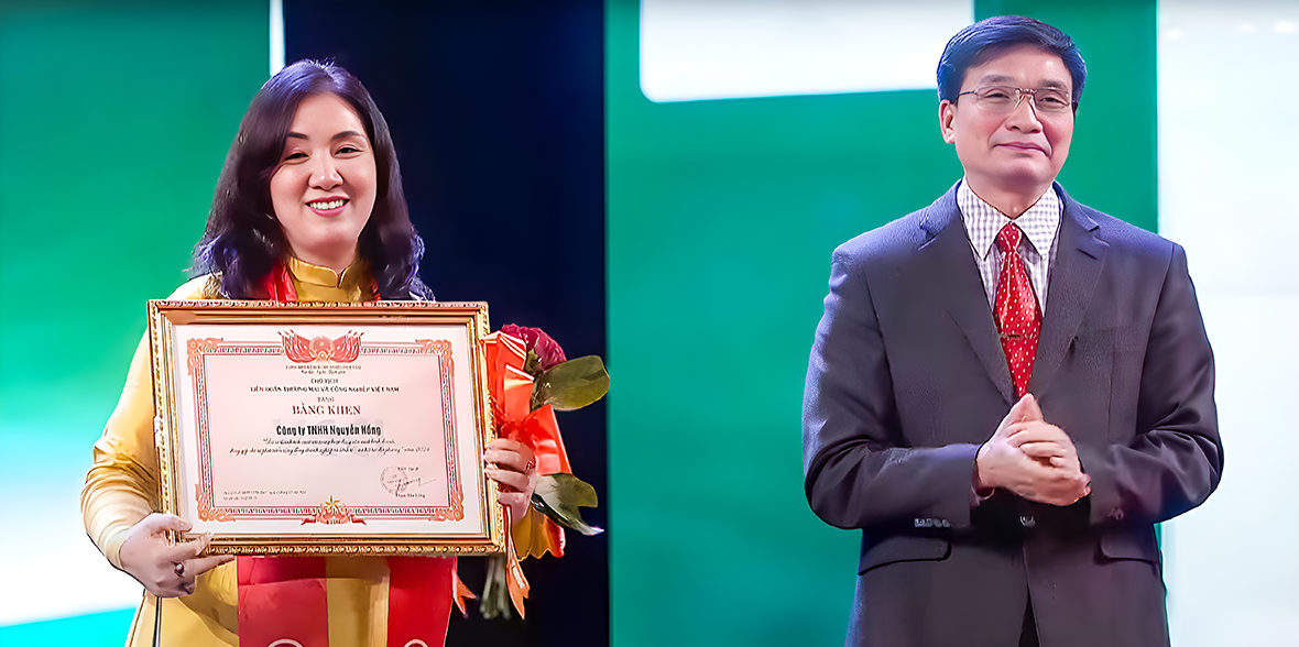 Tập đoàn Nguyễn Hồng vinh dự nhận được bằng khen