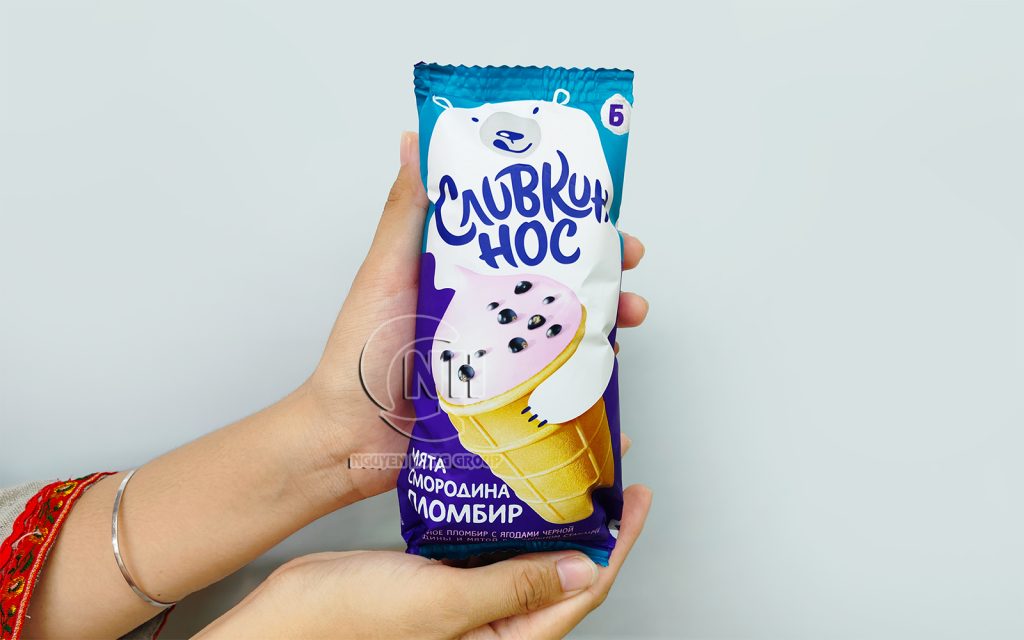 Kem cốc ốc quế Plombir vị lý chua đen và bạc hà