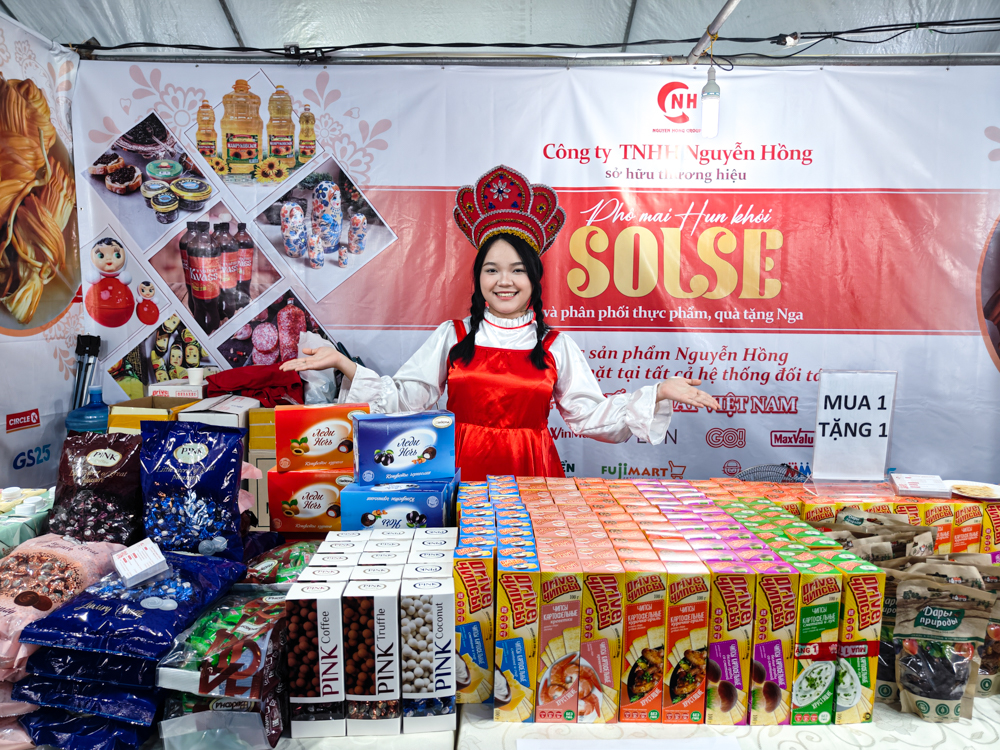 Đông đảo khách ghé thăm gian hàng của Nguyễn Hồng tại Tuần Văn hóa – Thương mại – Sinh vật cảnh 2025