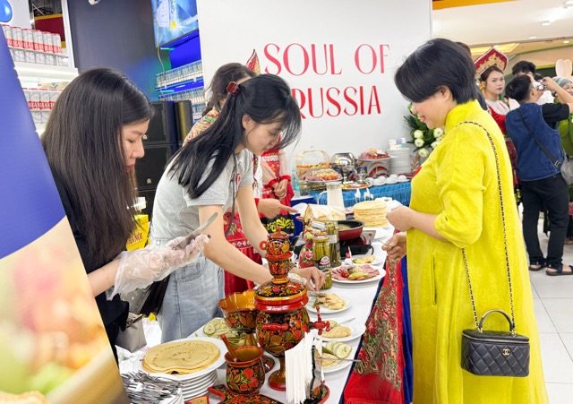 Đặc sản Nga hội tụ tại Góc hàng Nga (Russia Corner)