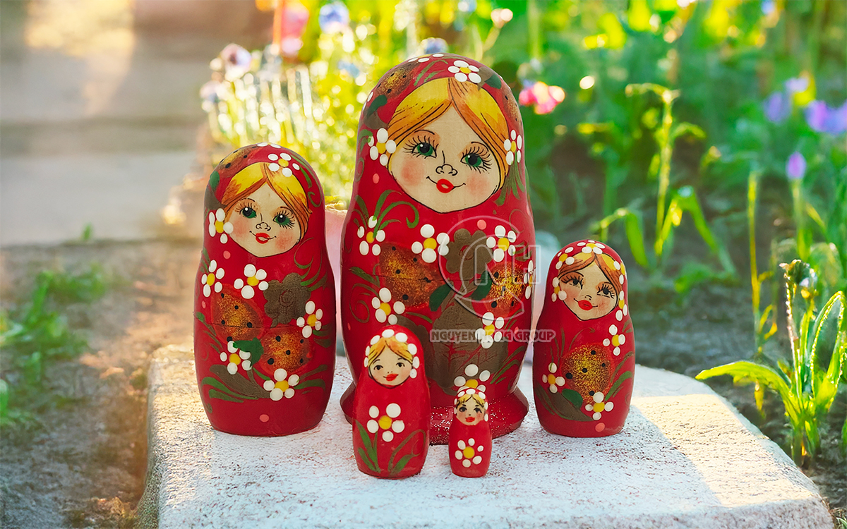 Búp bê Matryoshka dâu tây