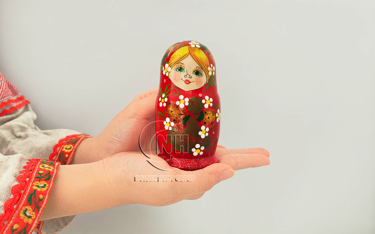 Búp bê Matryoshka dâu tây