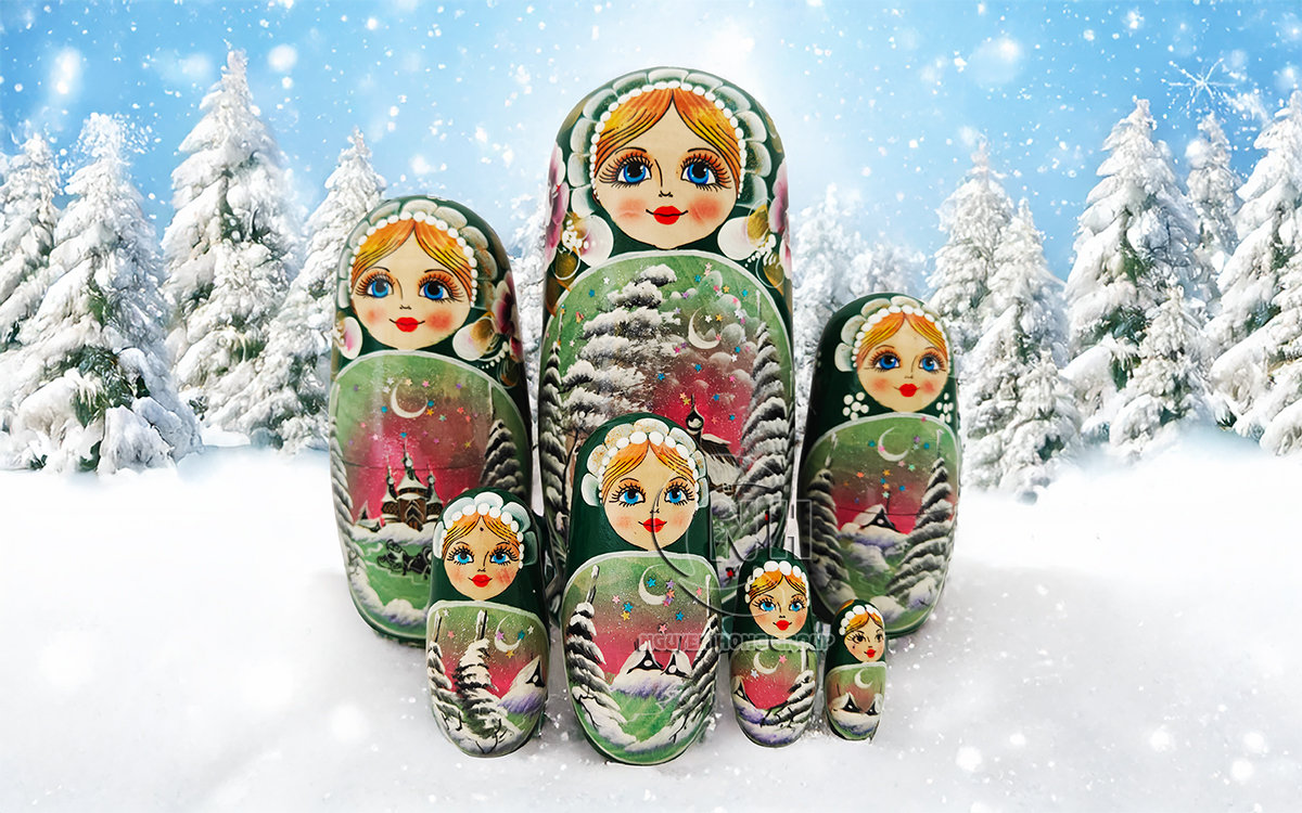 Búp bê Matryoshka ngôi nhà mùa đông xanh lá