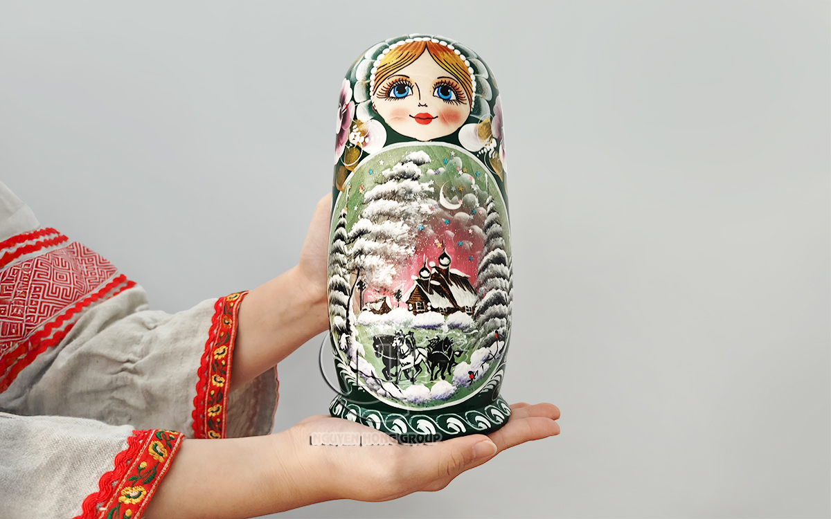 Búp bê Matryoshka ngôi nhà mùa đông xanh lá