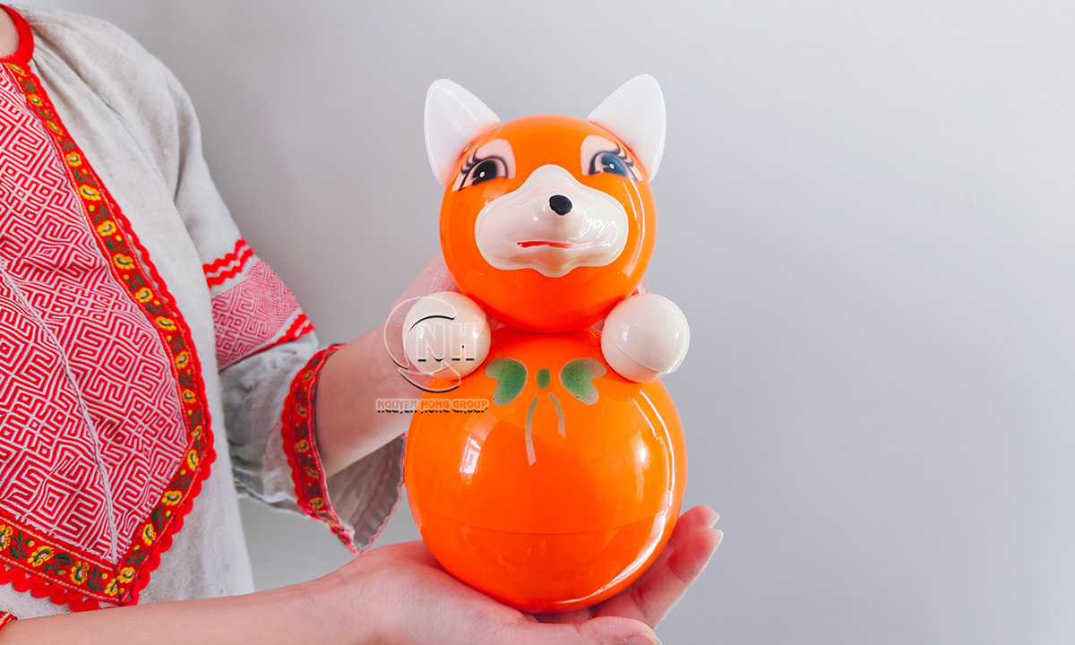 Lật đật Nevalyashka chú cáo tinh nghịch